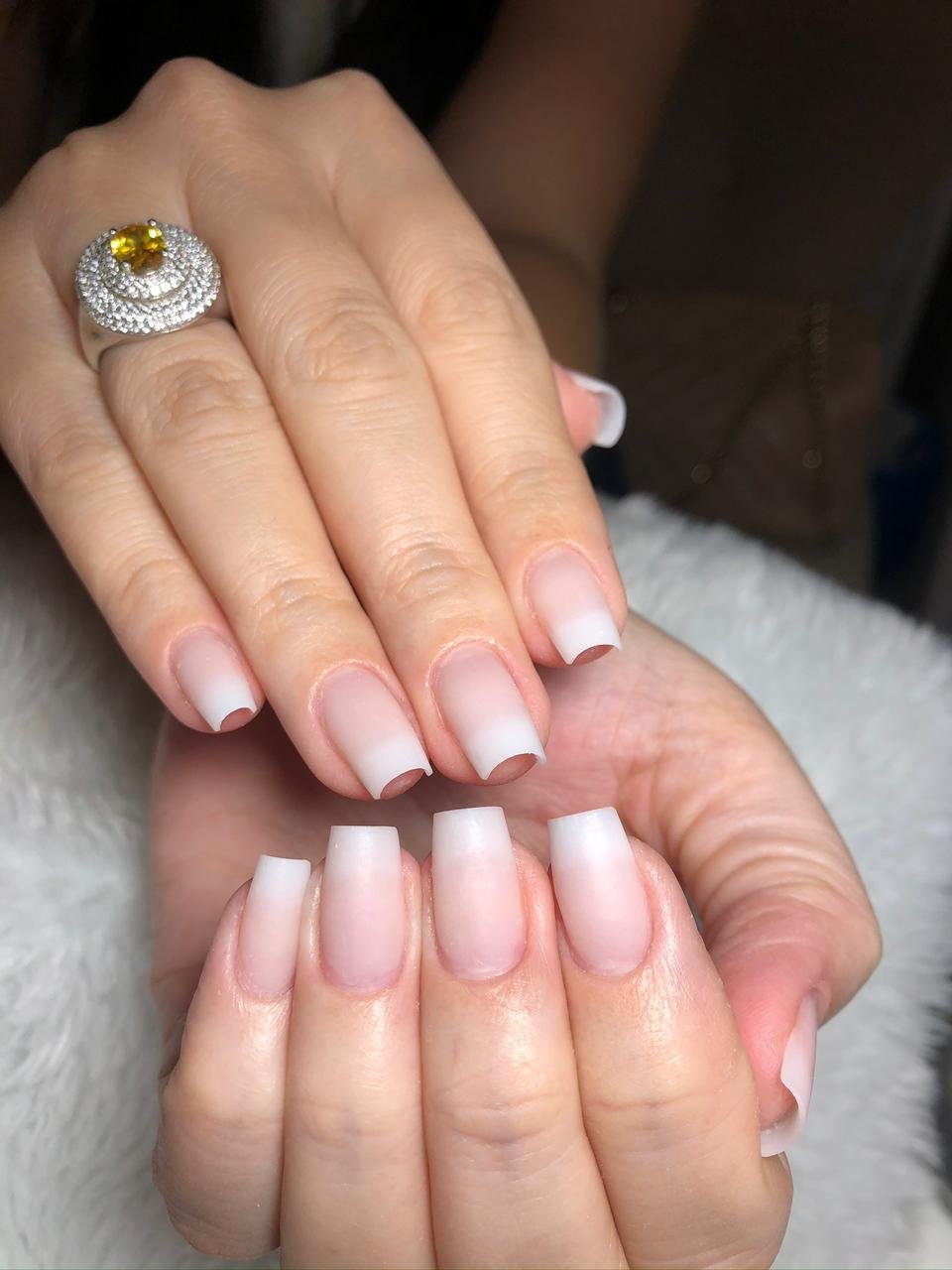 Manutenção de alongamento de unhas em gel